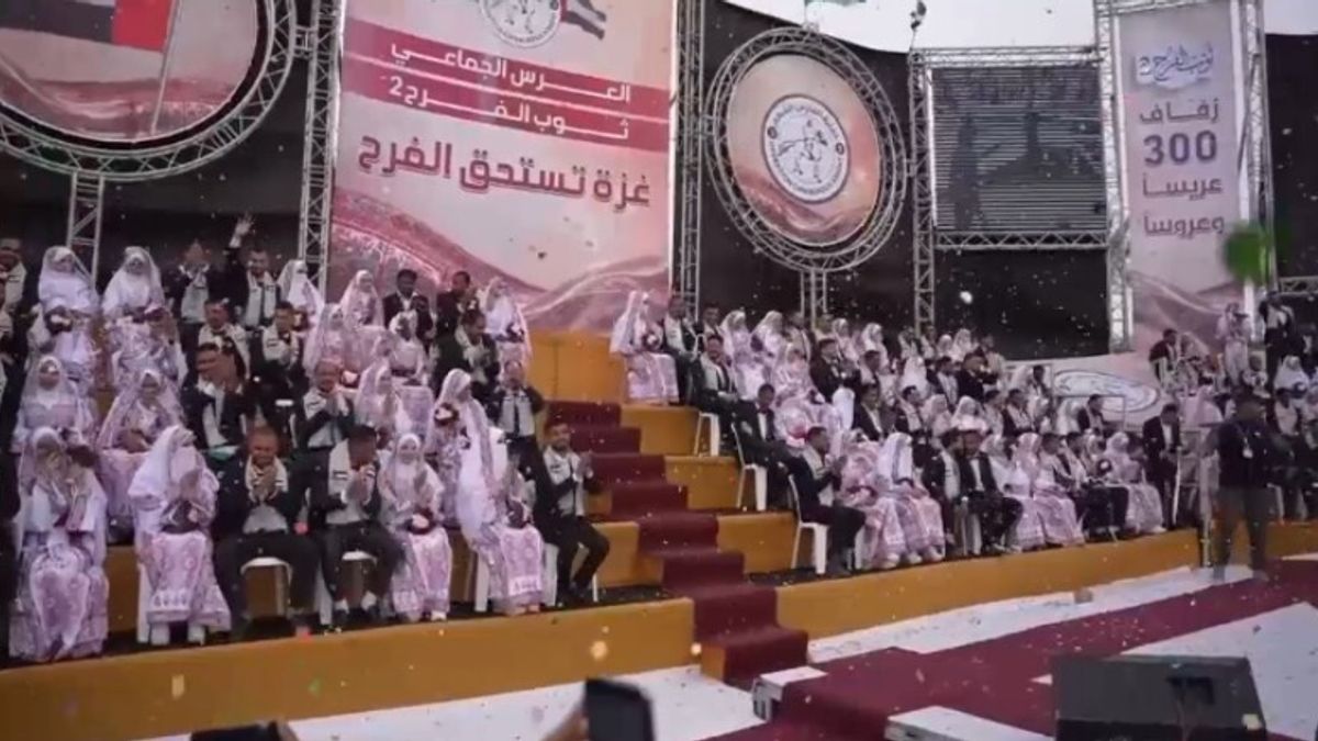 Gaza, matrimonio di massa per decine di coppie palestinesi