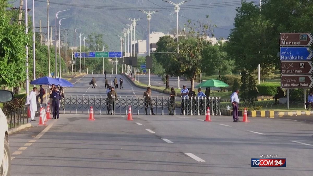 12.00 IRAN, USA: VERSO ISLAMABAD SRV