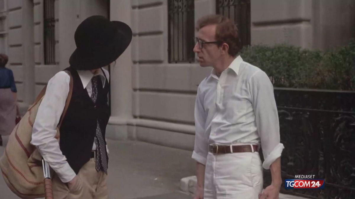 18.10 ASTA KEATON CON ABITO IN PIU'