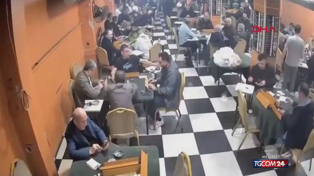 Credono che ci sia un terremoto... sono le vibrazioni dell'impianto audio di un'auto