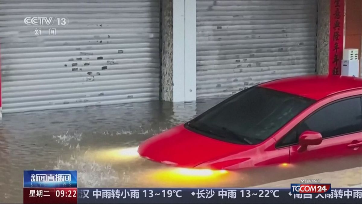 Alluvioni in Cina, le forti piogge sommergono diverse città nel sud