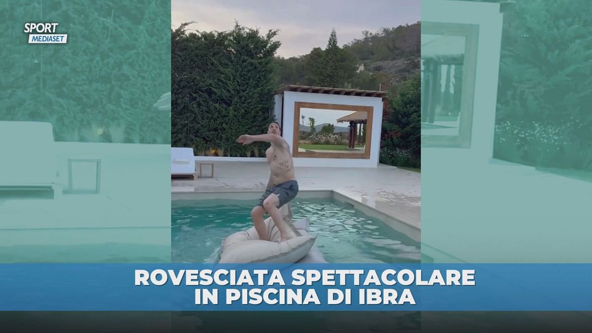 Ibrahimovic show in piscina: acrobazia da urlo con la pallina da tennis
