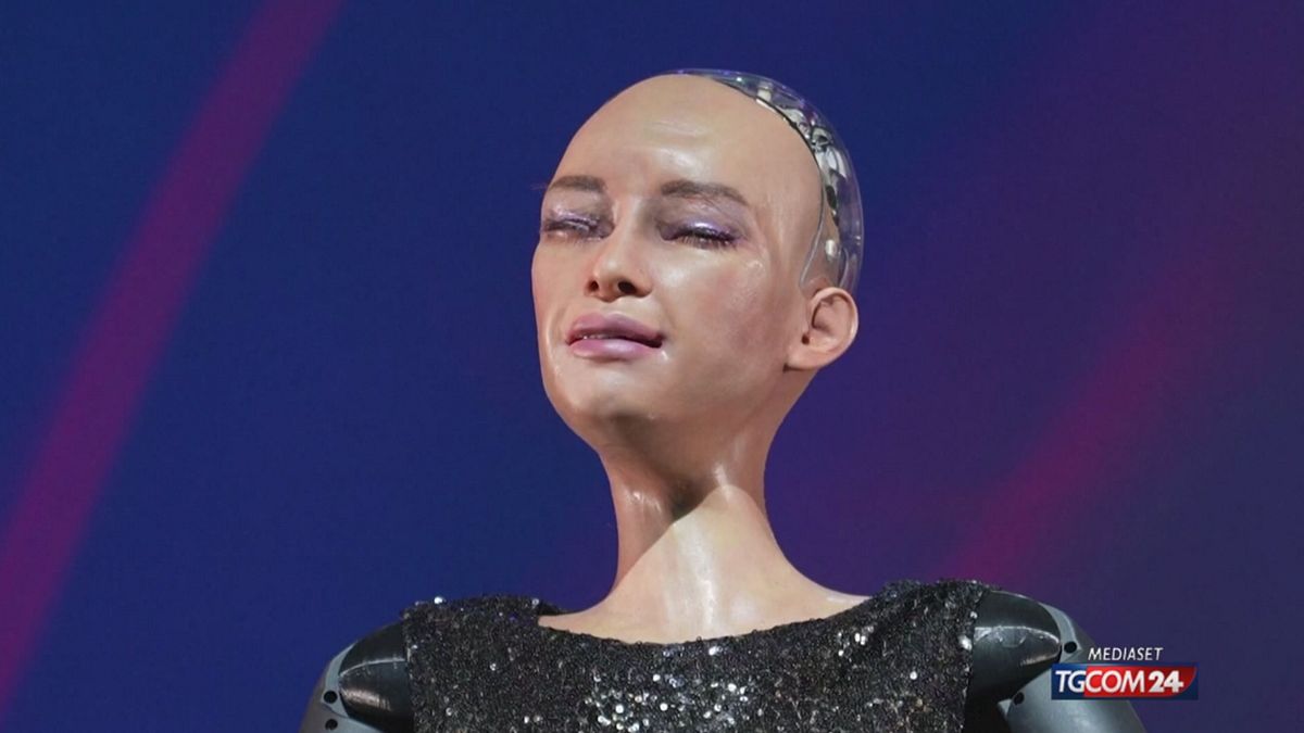 Hong Kong, il robot Sophia debutta con un'orchestra dal vivo