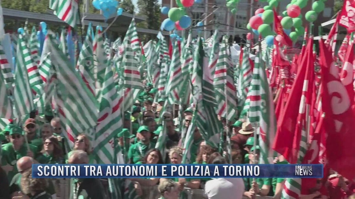 Breaking News delle 14.00 |  Scontri tra autonomi e polizia a Torino