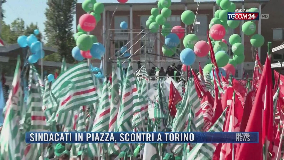 Breaking News delle 21.30 | Sindacati in piazza, scontri a Torino