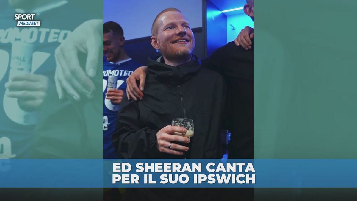 Ipswich in Premier: Ed Sheeran si unisce alla festa nello spogliatoio