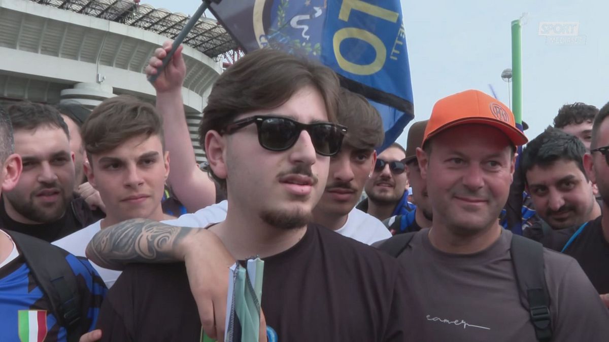 CLIP STRISCIONE CHIVU TIENE CONTE AL GUINZAGLIO TIFOSI INTER PRE PARMA 03/05 SRV