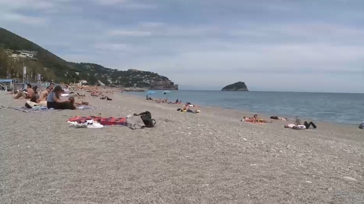 Spotorno, prime battute d'estate con una novità: più spiagge libere, meno stabilimenti