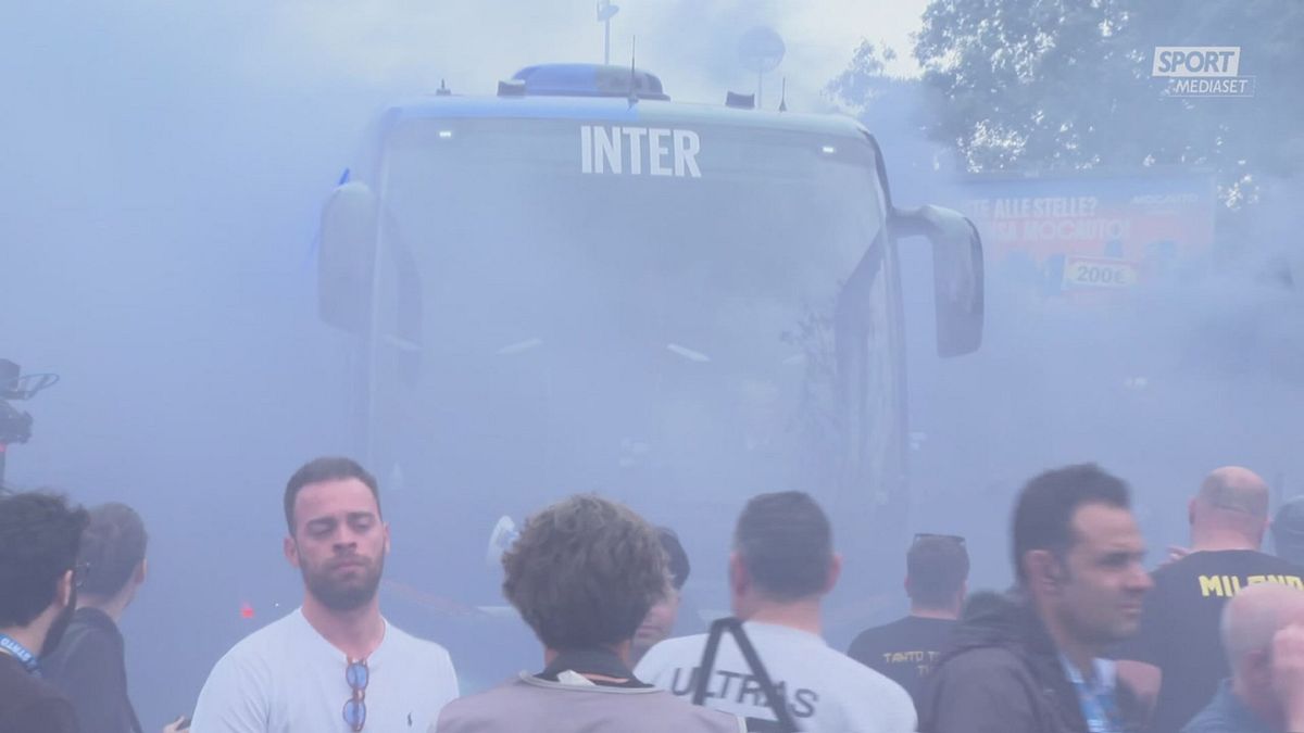 CLIP CHIVU "COMMOSSO" ALL'INGRESSO A SAN SIRO - PRE INTER-PARMA 03/05 SRV