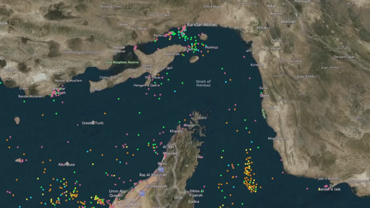 Sono praticamente zero le navi che attraversano lo Stretto di Hormuz dopo che Teheran ne ha ufficialmente annunciato la chiusura