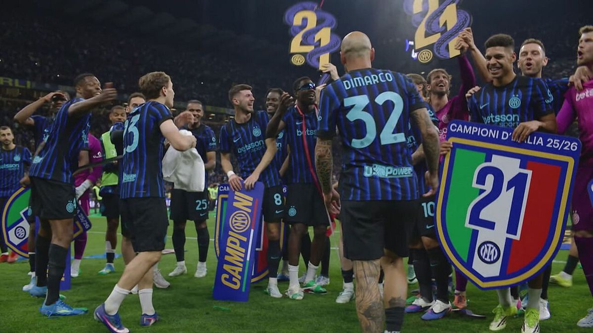 Arriva il fischio finale, San Siro esplode: i festeggiamenti in campo