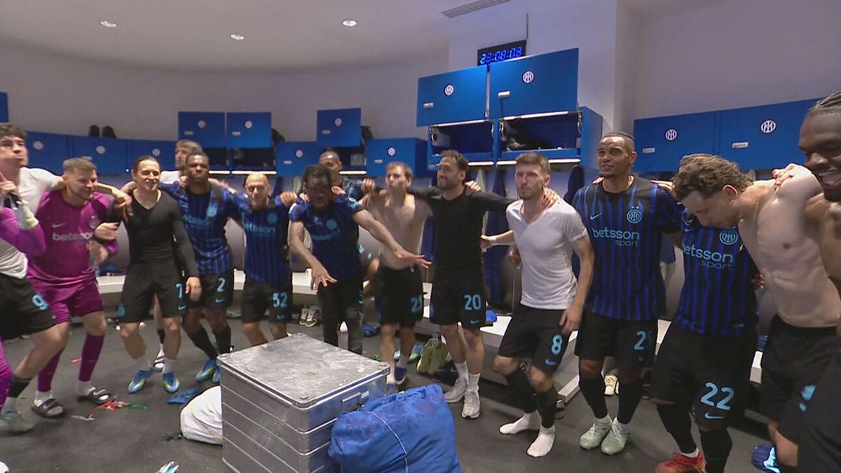"I campioni dell'Italia siamo noi": i festeggiamenti nello spogliatoio dell'Inter