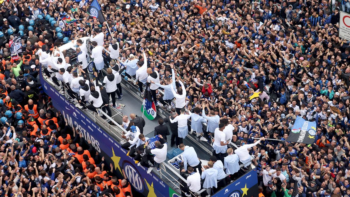 Il bus scoperto della festa scudetto 2024