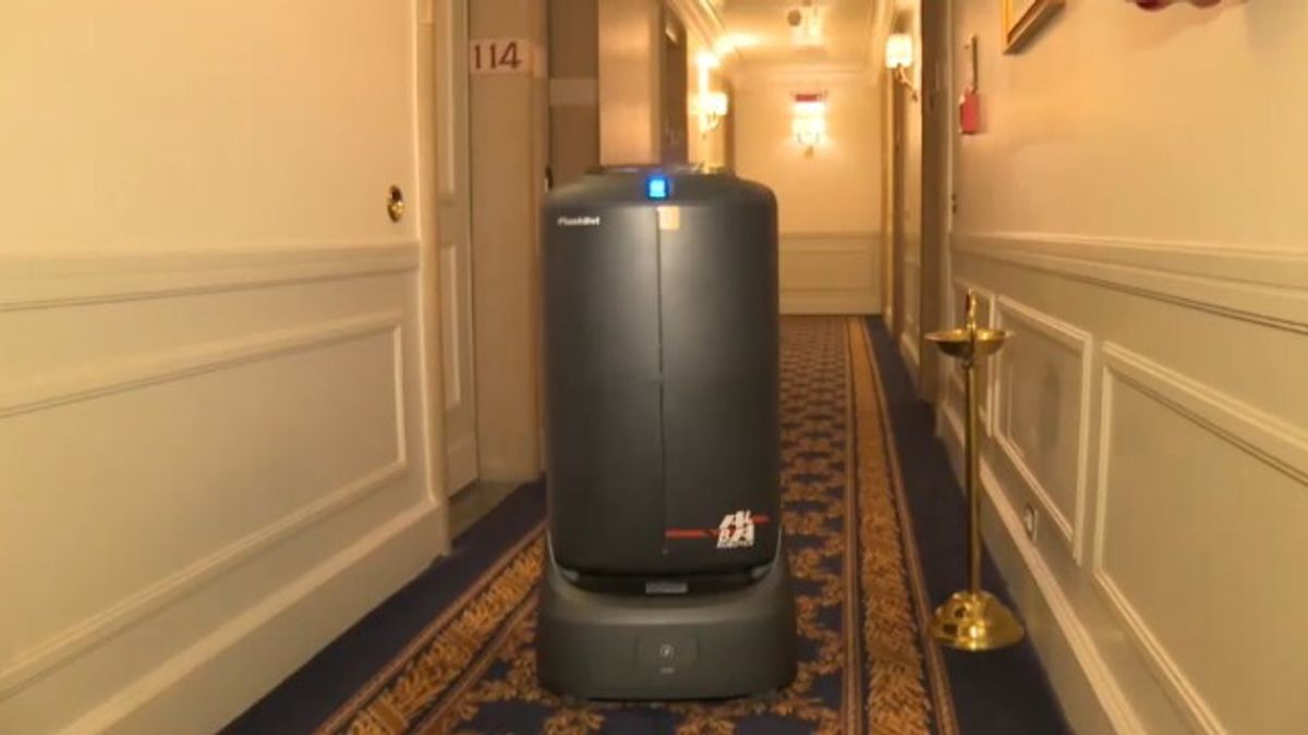 Torino, l'albergo dove sono i robot a servire i clienti