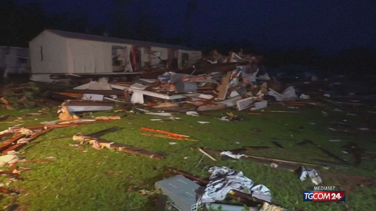 La devastazione di un tornado in Mississippi