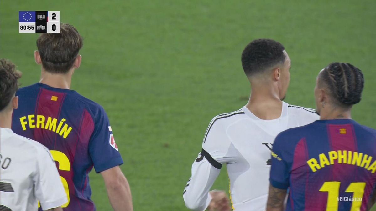 Scontro tra Raphina e Alexander-Arnold, si accende il Clasico