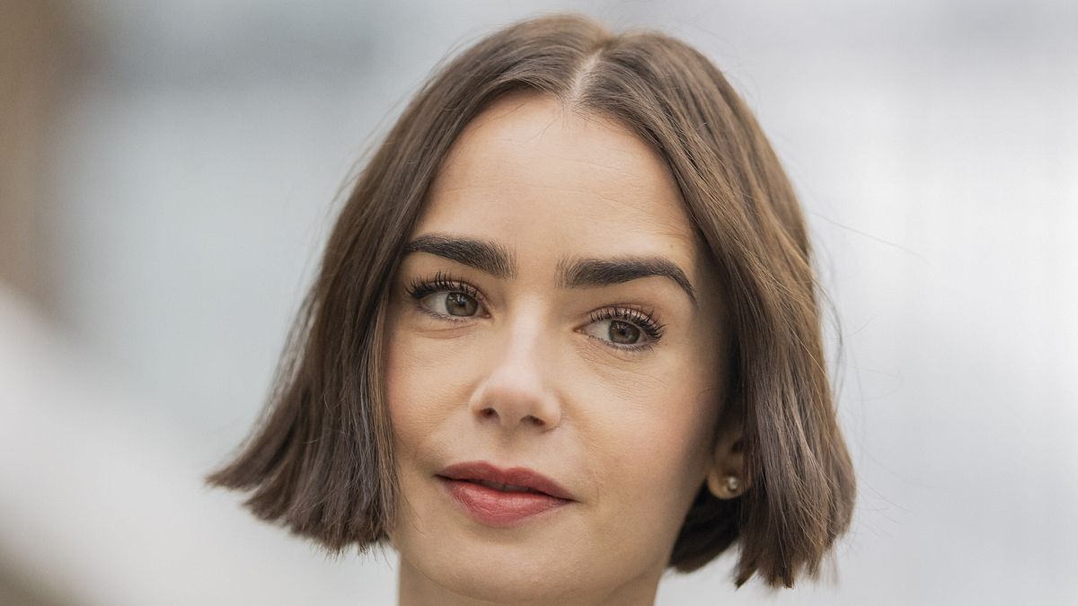 Lily Collins sul set di 