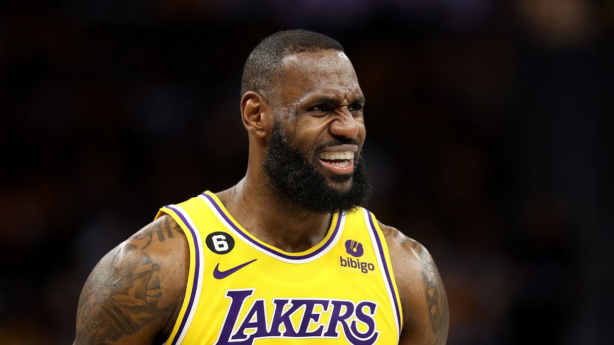4) LeBron James: 119,5 milioni (44,5 + 75)