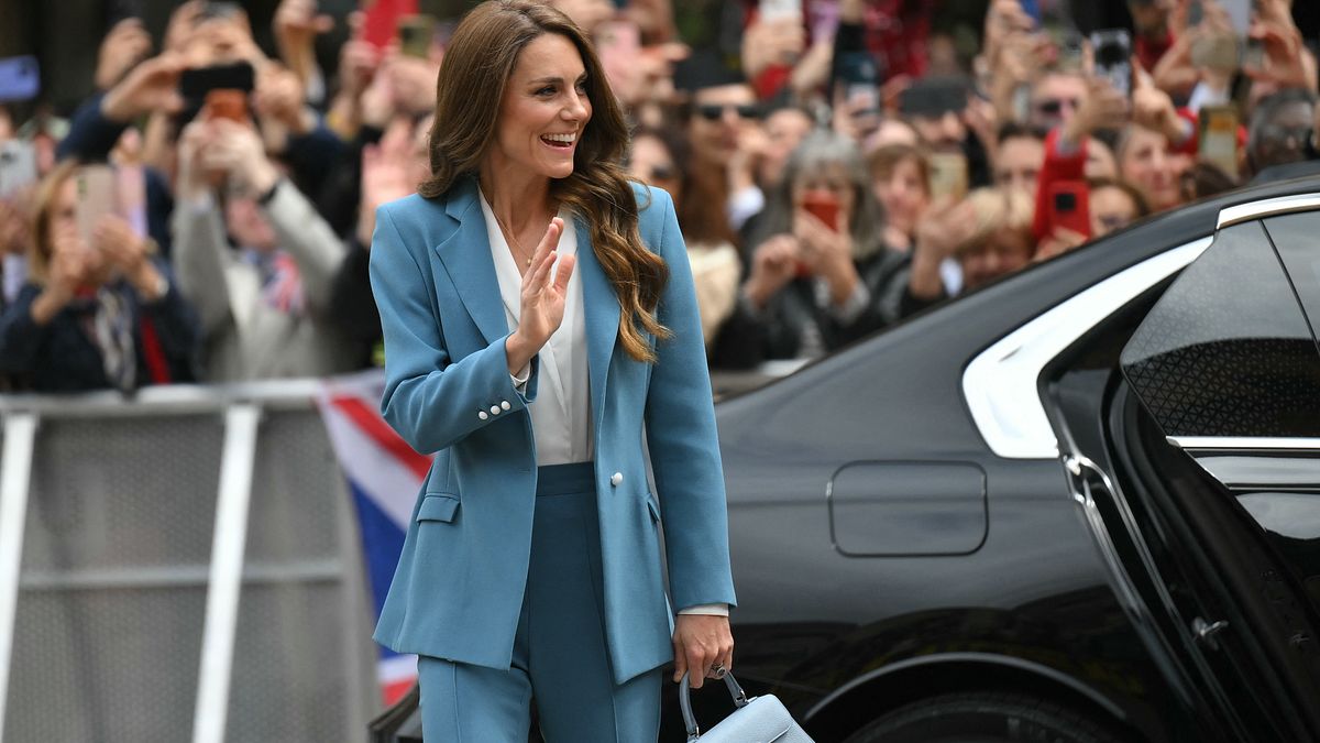 Il look della principessa del Galles Catherine, Kate Middleton, al suo arrivo a Reggio Emilia 