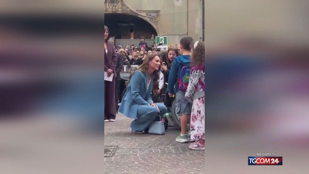 KATE PARLA ITALIANO CON BIMBI X SITO SRV