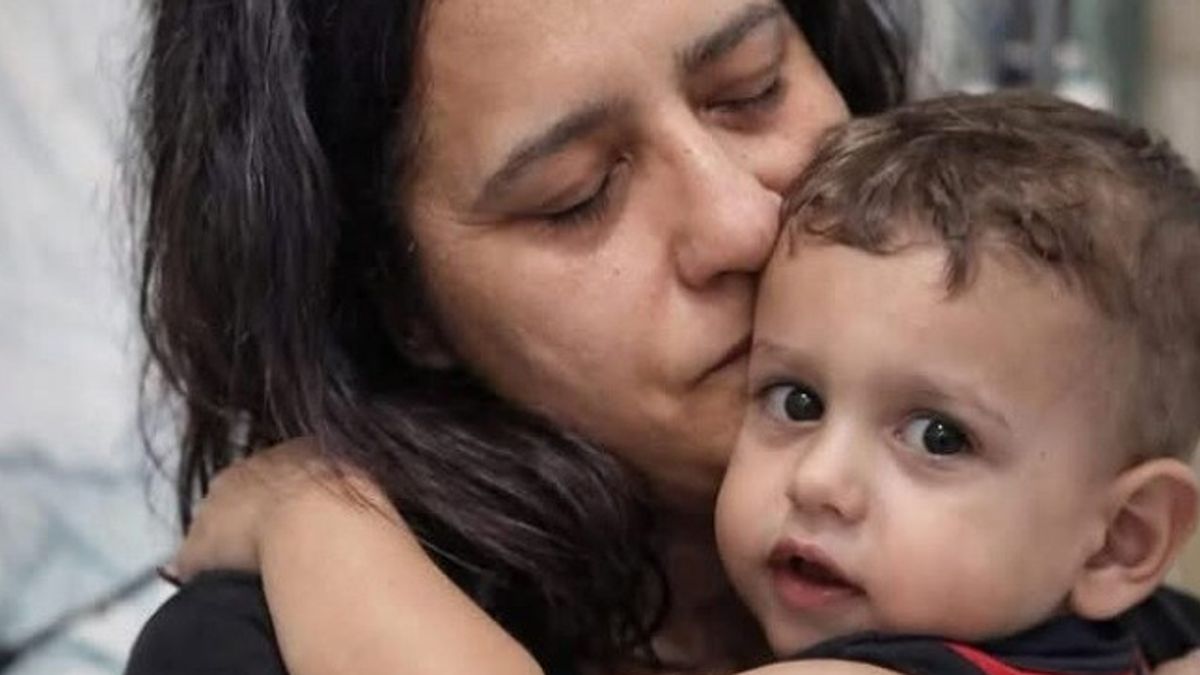  La mamma del piccolo Domenico, Patrizia Mercolino, con suo figlio