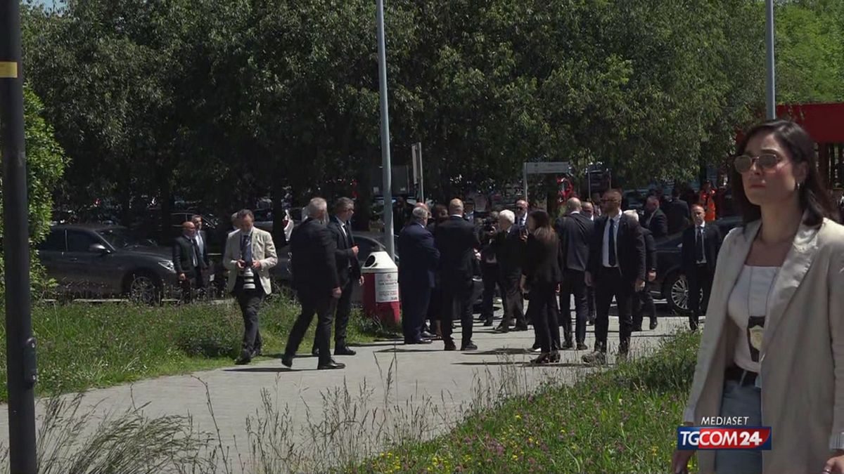 MELONI MATTARELLA ARRIVO OSPEDALE SRV