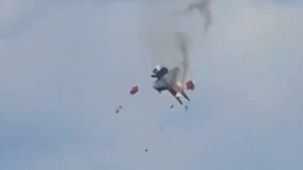 Idaho, scontro in volo tra due jet all'Air Show: i piloti riescono a espellersi in tempo