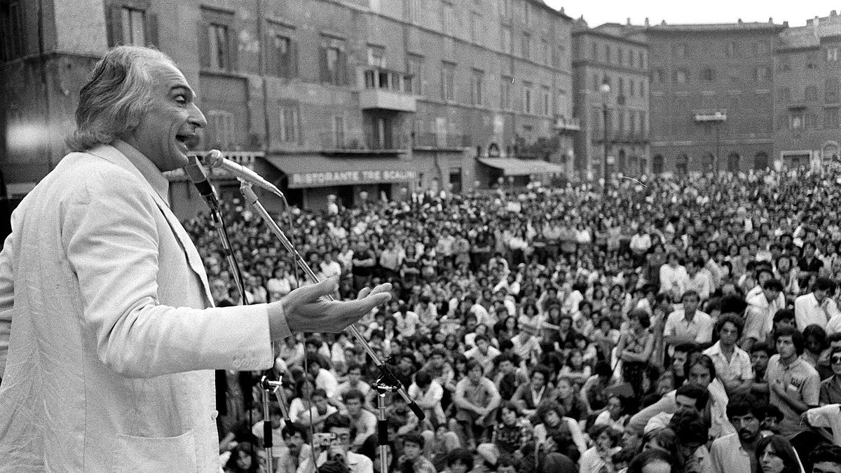 Marco Pannella durante un comizio sull'aborto nel 1981