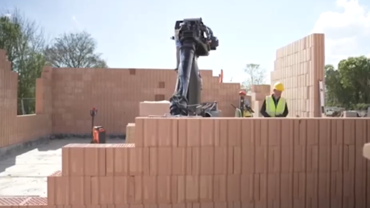 La nuova risorsa del settore edile è... il robot muratore