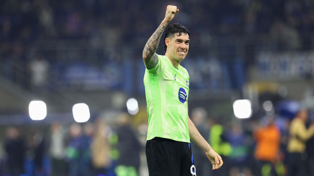 Alessandro Bastoni con la maglia del Barcellona