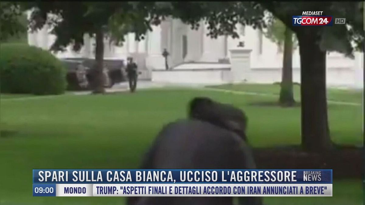 Breaking News delle 09.00 | Spari sulla Casa Bianca, ucciso l'aggressore