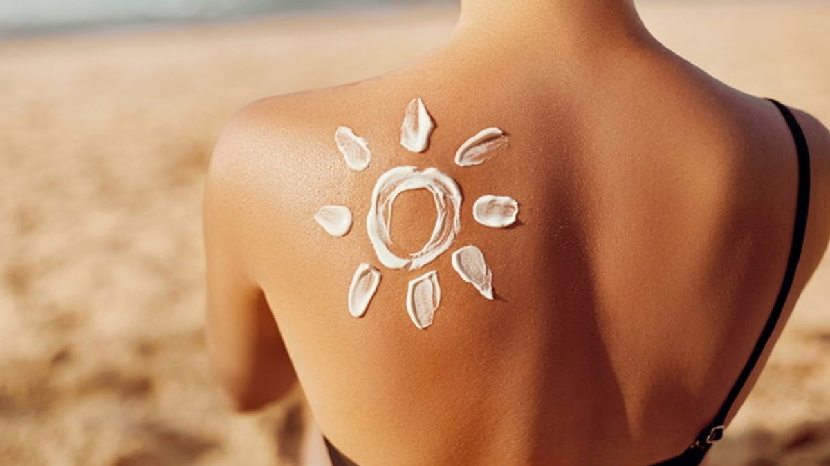 La crema solare è indispensabile anche per chi ha la carnagione scura