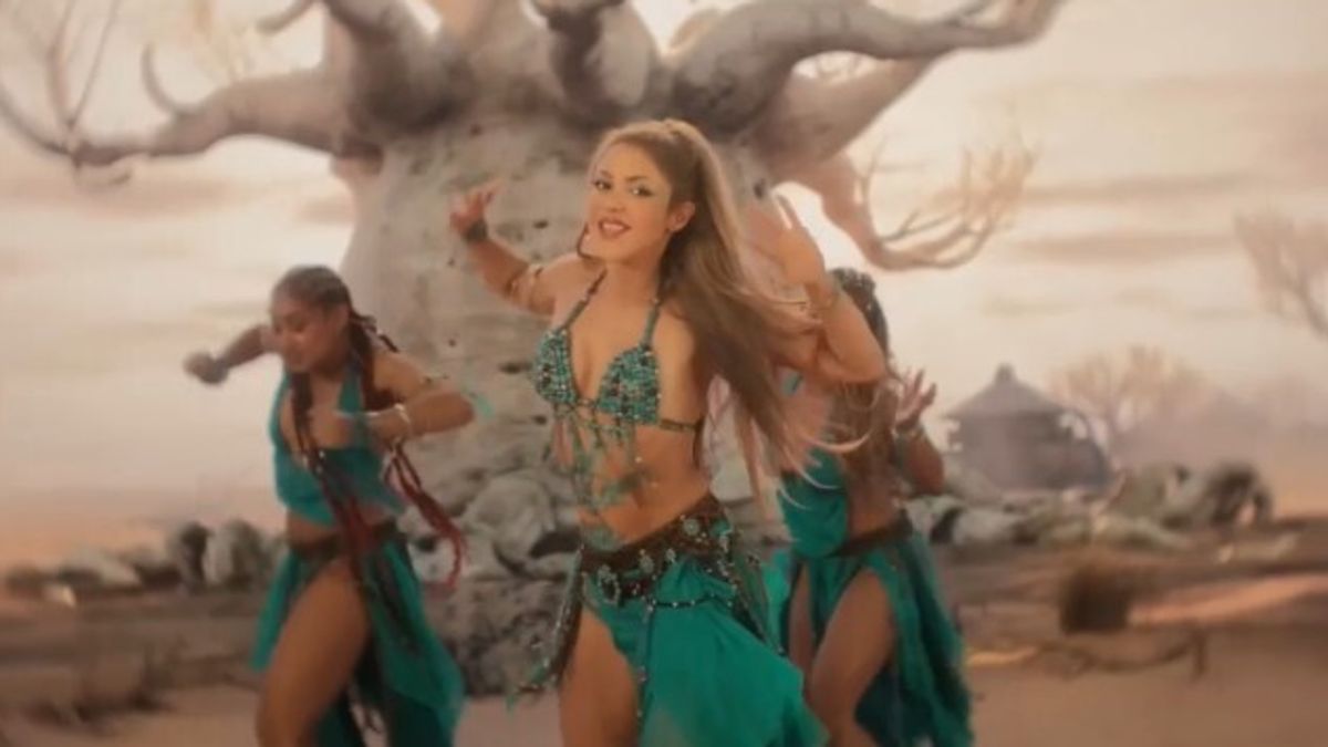 Shakira raccoglie fondi per l'istruzione con l'inno dei mondiali "Dai dai"