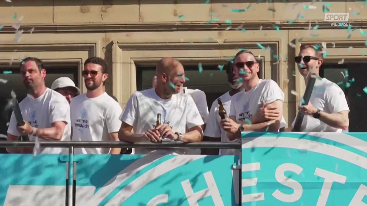13 MCH GUARDIOLA SUL BUS PER TG 26/5 MCH