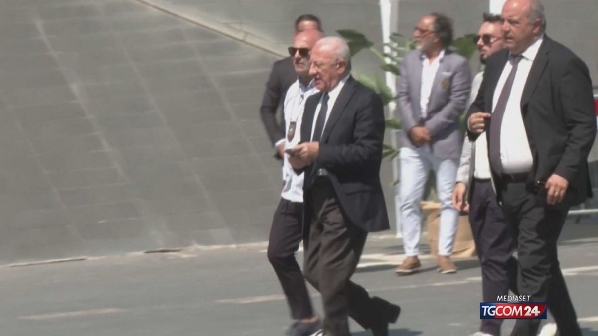 12.00 DE LUCA NON MOLLA SRV