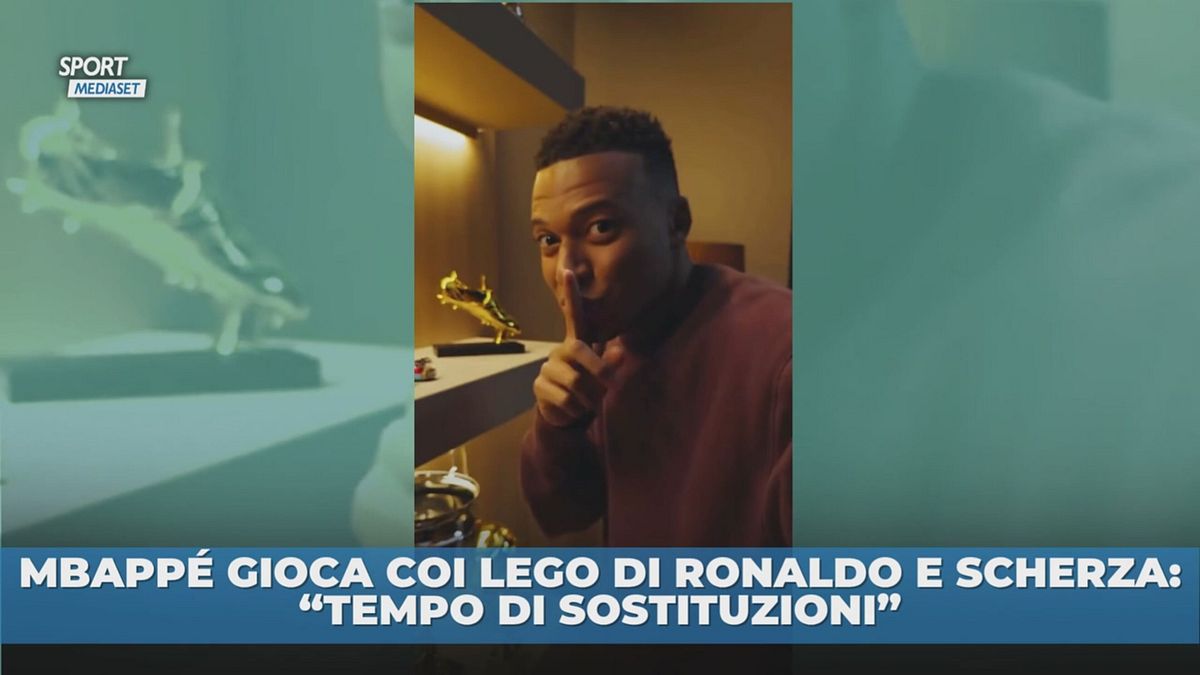 Mbappé scherza con lego di CR7