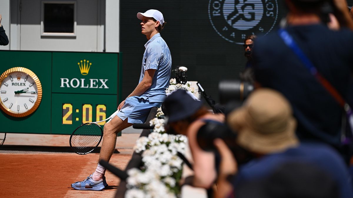 Roland Garros, problemi fisici per Sinner