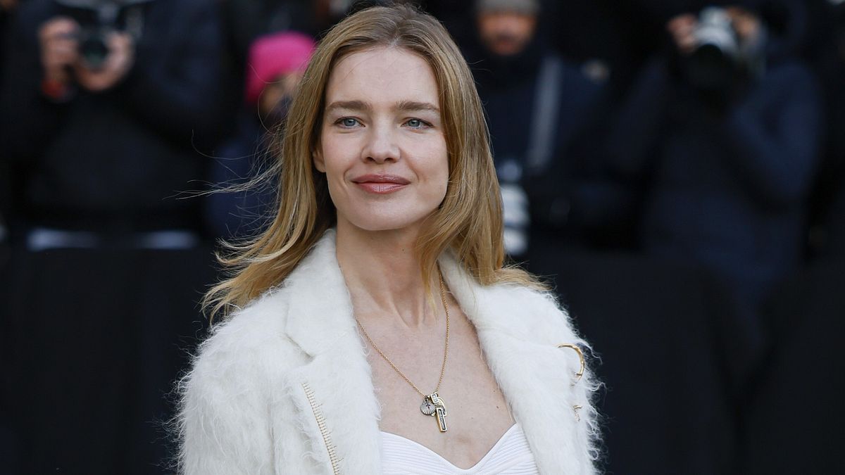 Schiaparelli, volti noti e celebs per la sfilata di alta moda primavera estate 2025 a Parigi: Natalia Vodianova