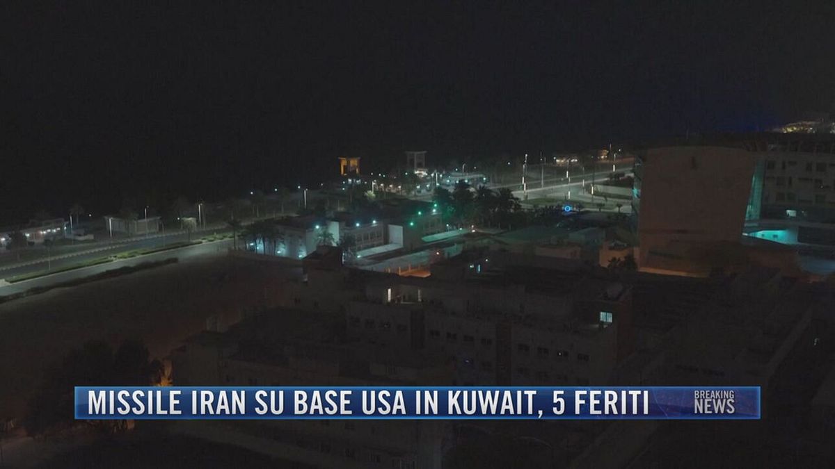 Breaking News delle 21.30 | Missile Iran su base Usa in Kuwait, 5 feriti
