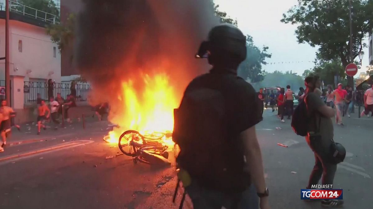 PARIGI FIAMME PER SITO SRV