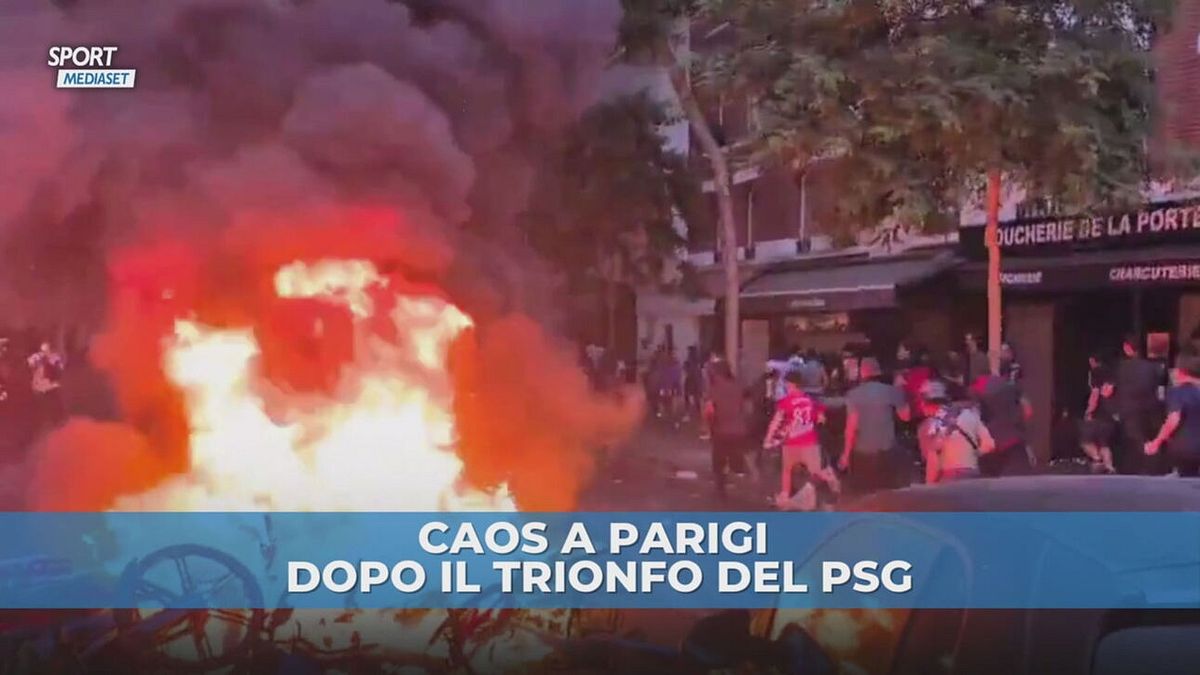 La festa degenera a Parigi: incendi, strade bloccate e arresti