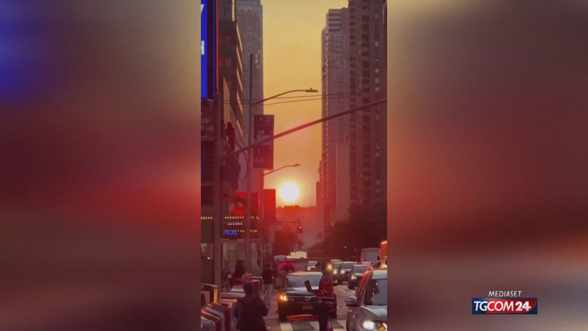Quando il sole si confonde tra i palazzi: a Manhattan il tramonto è mozzafiato