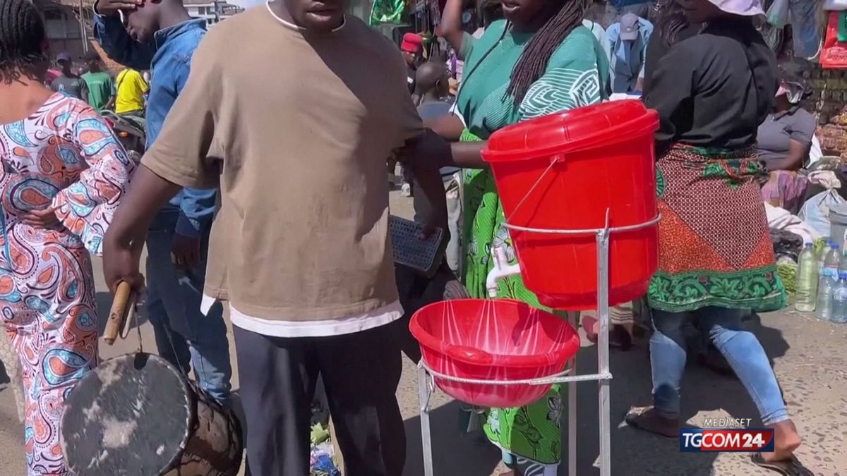 12.00 CONGO, STAZIONI LAVAGGIO ANTI EBOLA MCH