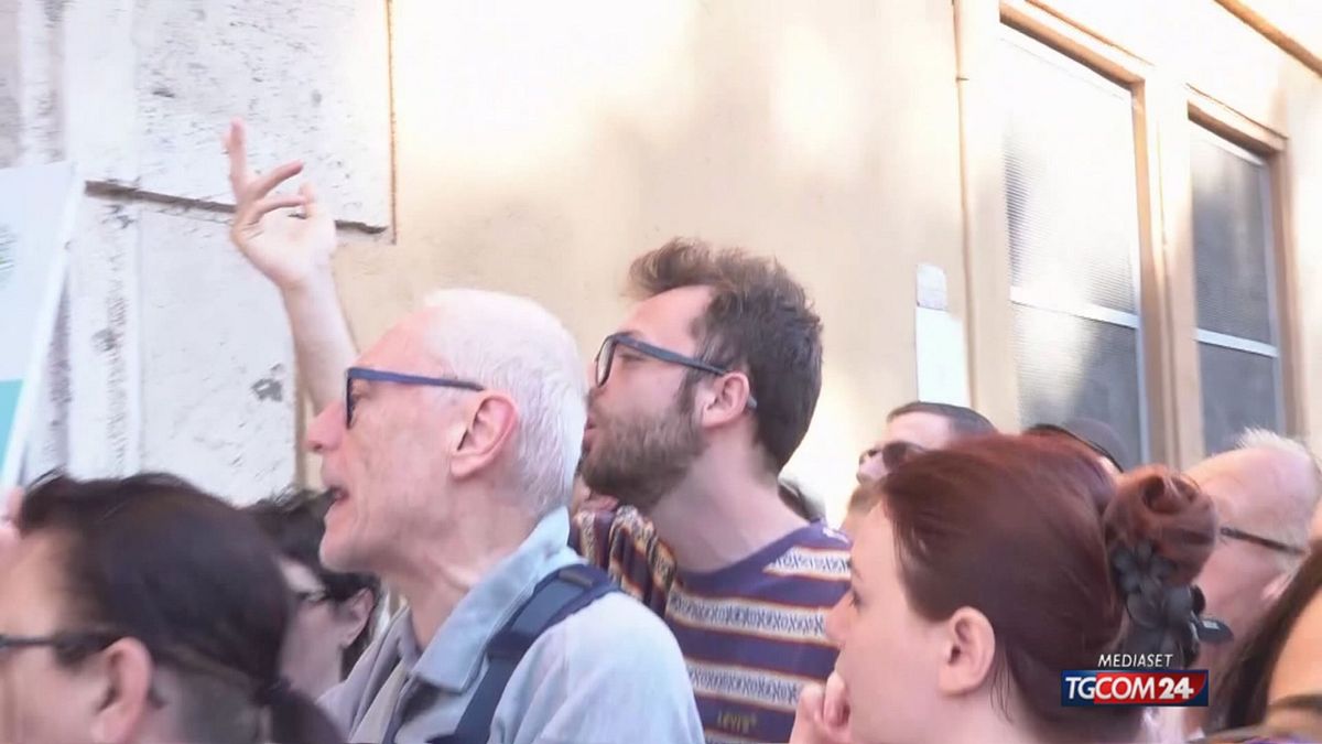 18.00 ROMA, CAOS CARTA DI IDENTITA' SRV