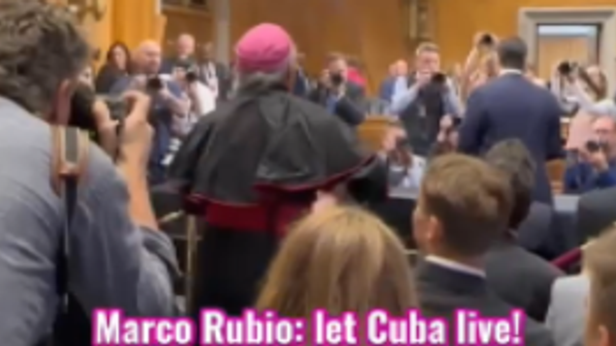 Contestatore a Marco Rubio: "Smetti di uccidere i cubani"
