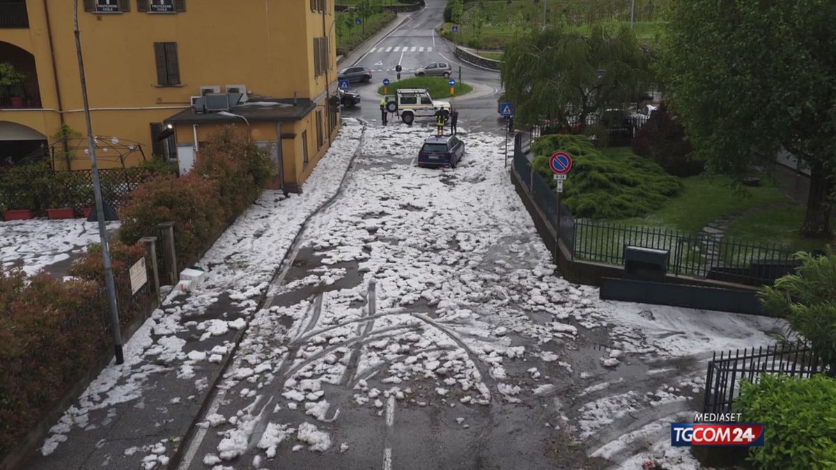 Maltempo: pioggia, vento e grandine al Nord | Traffico in tilt e allagamenti diffusi