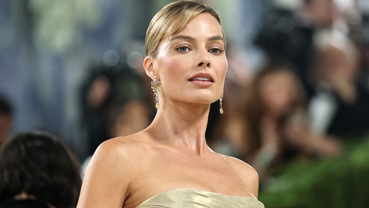 Make up-no make up: Margot Robbie