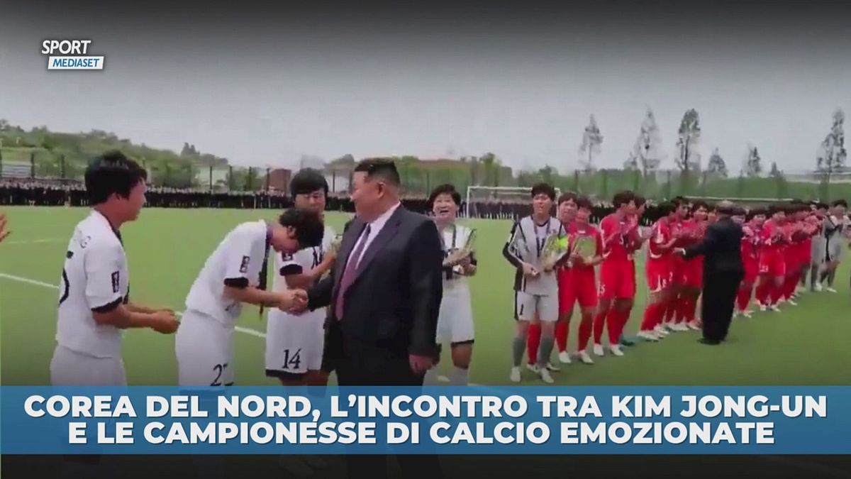 Corea del Nord, Kim Jong-Un incontra le campionesse di calcio in lacrime