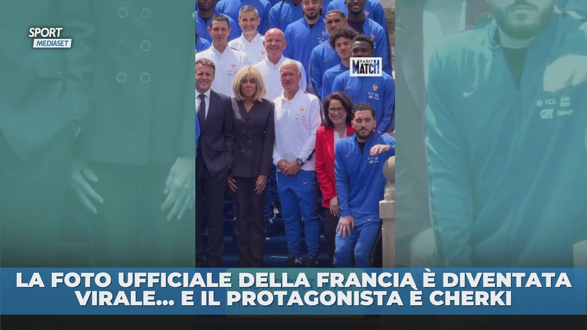 La foto ufficiale della Francia è diventata virale… e il protagonista è Cherki