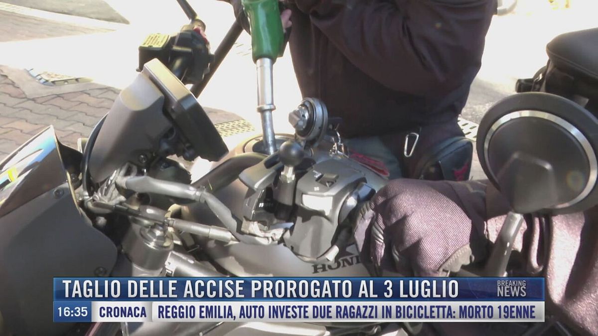 Breaking News delle 16.00 | Taglio delle accise prorogato al 3 luglio
